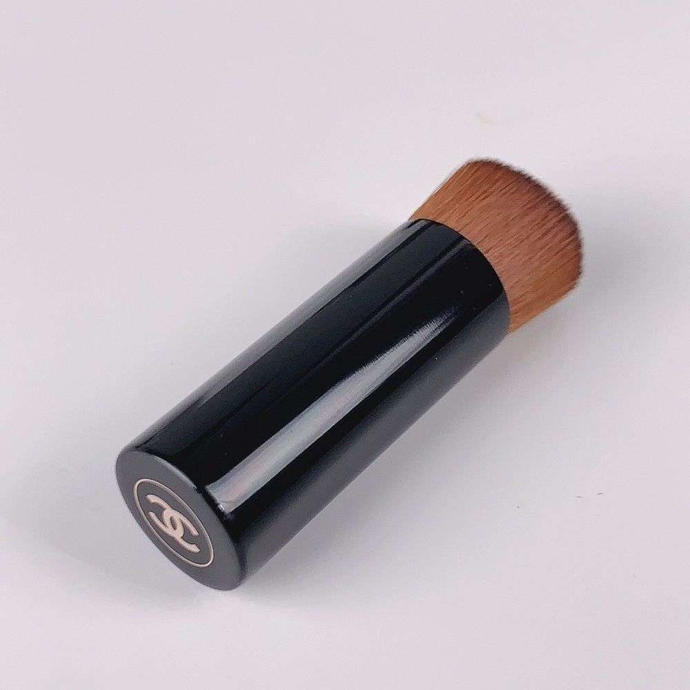 CHANEL Mini Foundation Makeup Brush